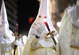 Un cofrade de la Sagrada Pasión desfila el Viernes Santo del pasado año.