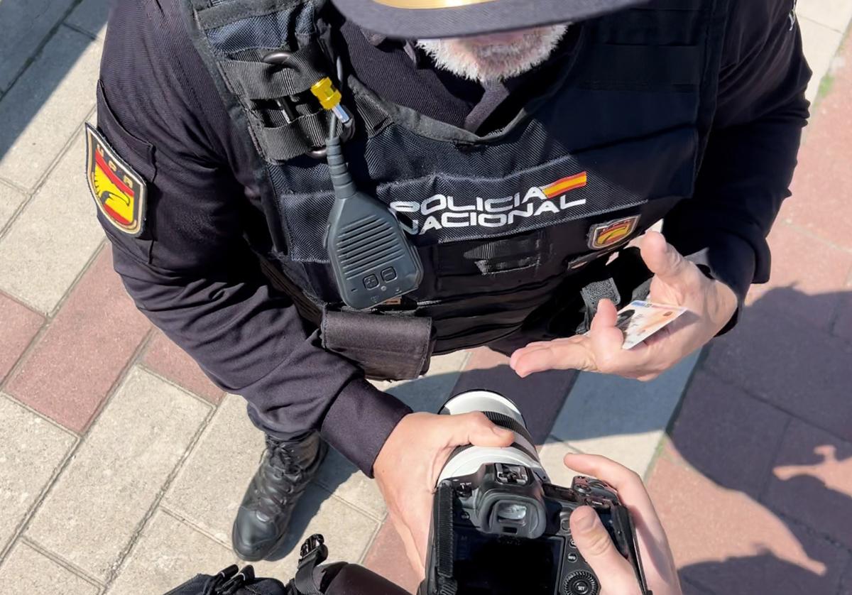 El Colegio de Periodistas de Castilla y León respalda al fotógrafo de El Norte ante la actuación de la Policía Nacional