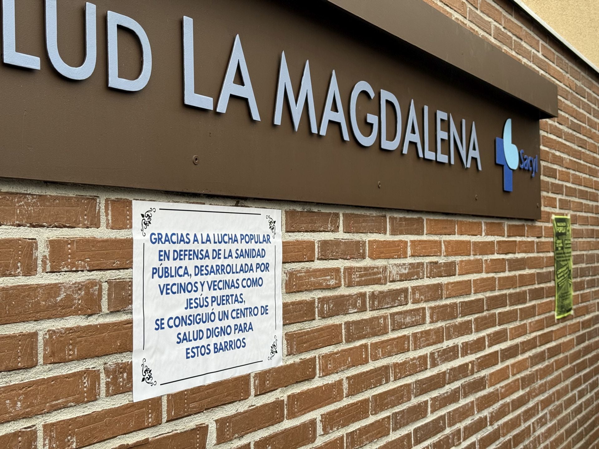 Texto en recuerdo a la lucha de los vecinos por lograr el Centro de Salud