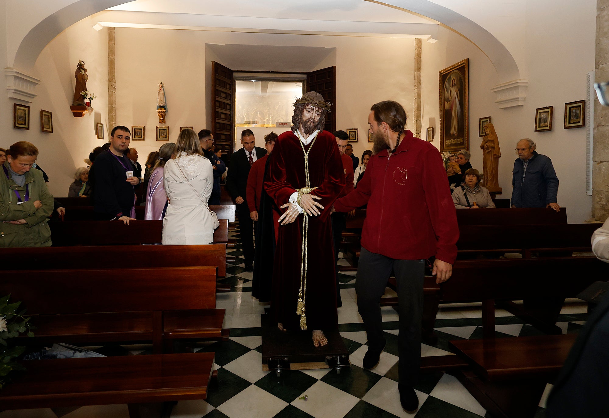 La lluvia obliga a suspender la procesión de la Sentencia