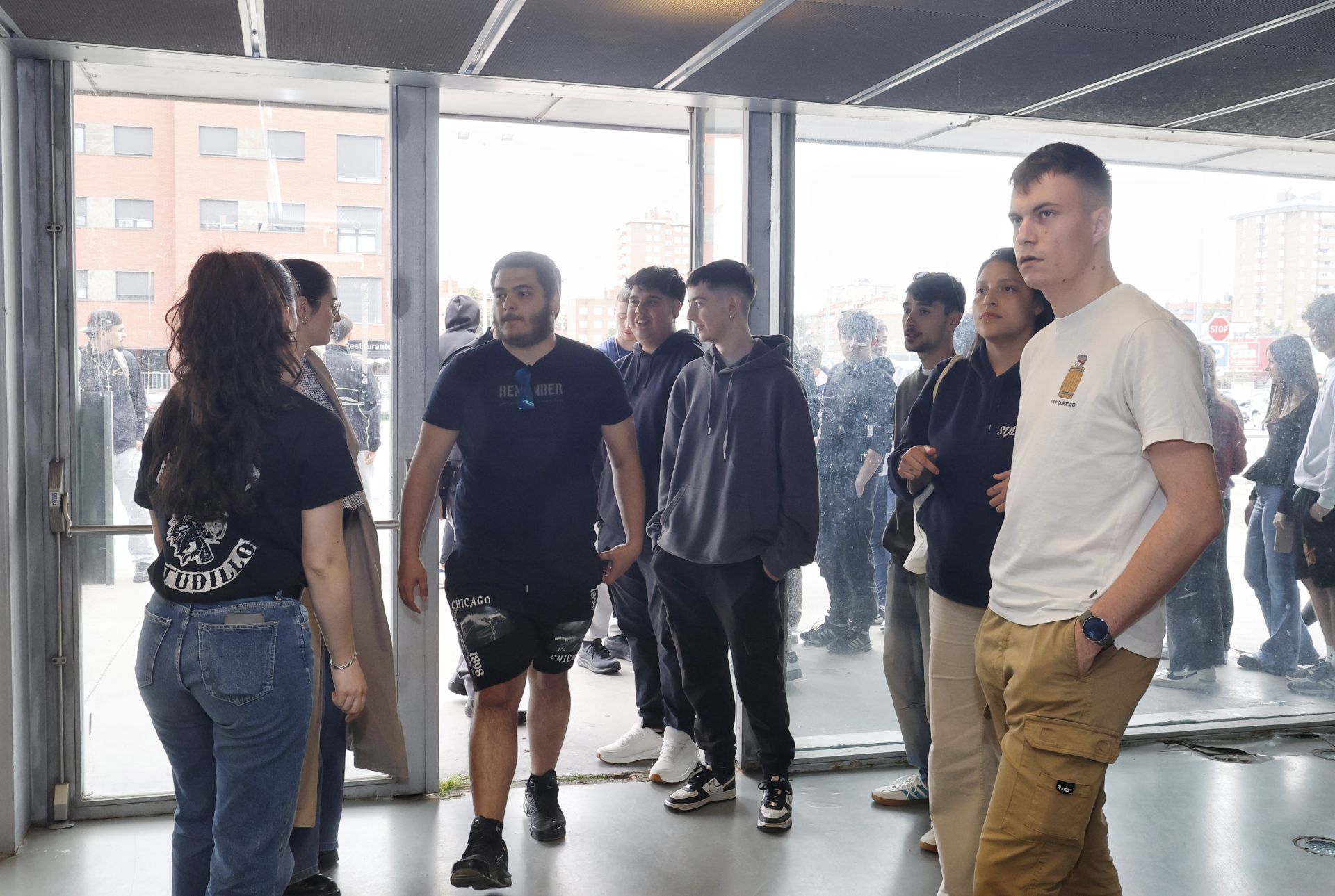 Una cola kilométrica para conseguir entradas para ITA