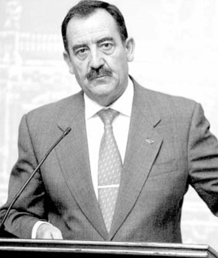 Imagen secundaria 2 - Arriba, noticia publicada en El Norte de Castilla, el 2 de septiembre de 1987, sobre la propuesta de Solución Independiente. Abajo, Fernando III y Julián Lanzarote, quien, como alcalde de Salamanca, propuso su festividad como alternativa a la de Villalar.
