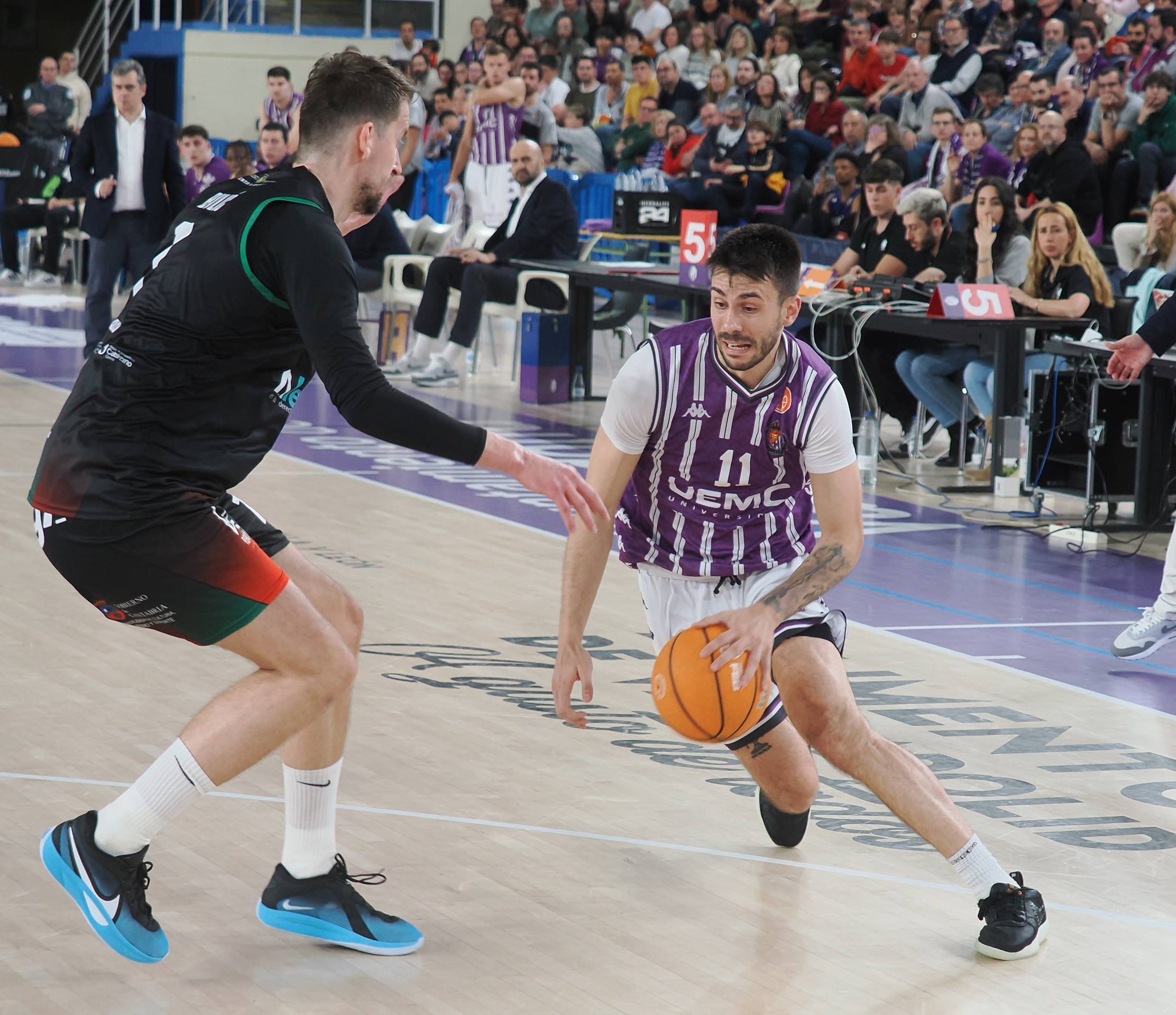 La derrota del Real Valladolid Baloncesto ante Cantabria, en imágenes
