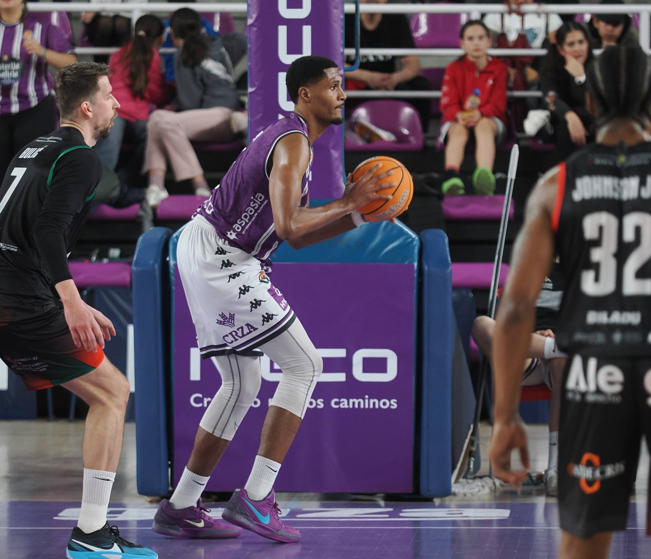 La derrota del Real Valladolid Baloncesto ante Cantabria, en imágenes