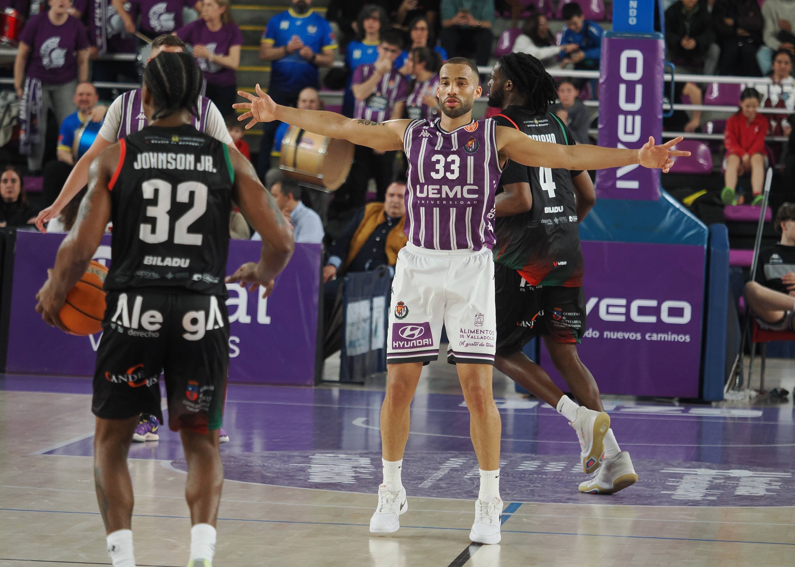 La derrota del Real Valladolid Baloncesto ante Cantabria, en imágenes