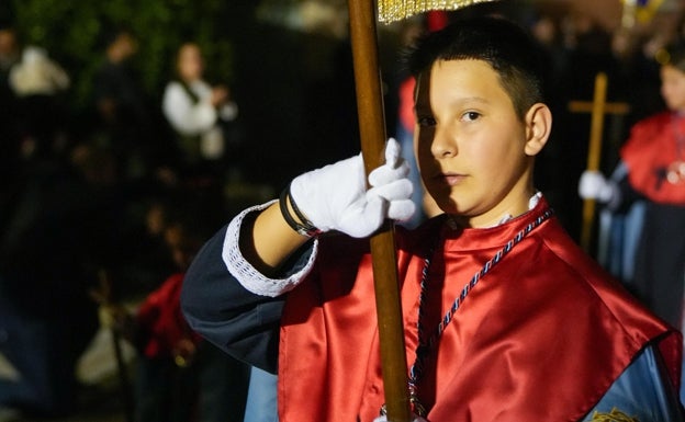 Martín Astorga (13 años) de la Cofradía de la Exaltación de la Santa Cruz y Nuestra Señora de los Dolores.