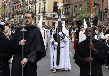 La Procesión del Cristo de Medinaceli luce su sobriedad en Valladolid