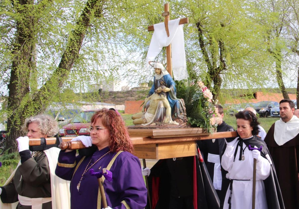 Procesión de la Virgen de la Compasión, ayer en Cuéllar.