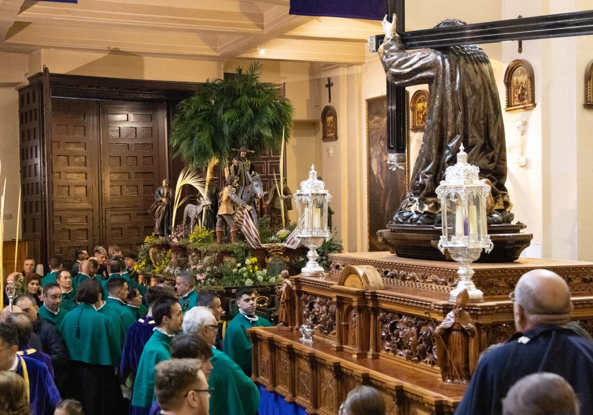 El Nazareno acoge de emergencia a La Borriquilla