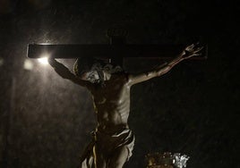 Imágenes de la procesión de la Buena Muerte celebrada este lunes por las calles de Valladolid