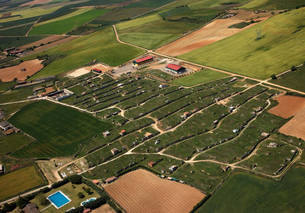 Vista aérea del barrio de bodegas de la localidad de Torquemada.