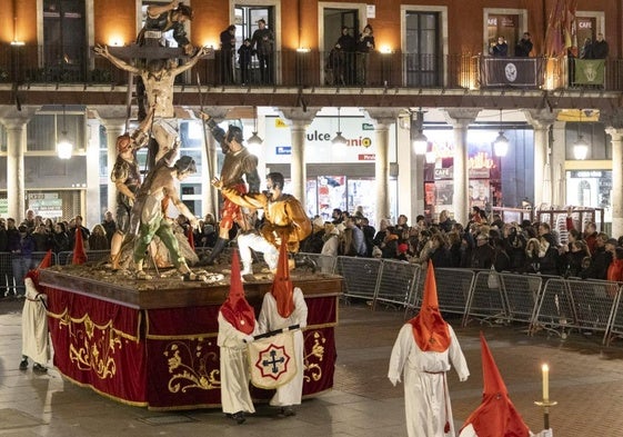Uno de los pasos durante la Sagrada Procesión del Redentor del año pasado.