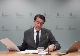 El consejero de Medio Ambiente, Vivienda y Ordenación del Territorio, Juan Carlos Suárez-Quiñones, comparece en rueda de prensa posterior al Consejo de Gobierno.