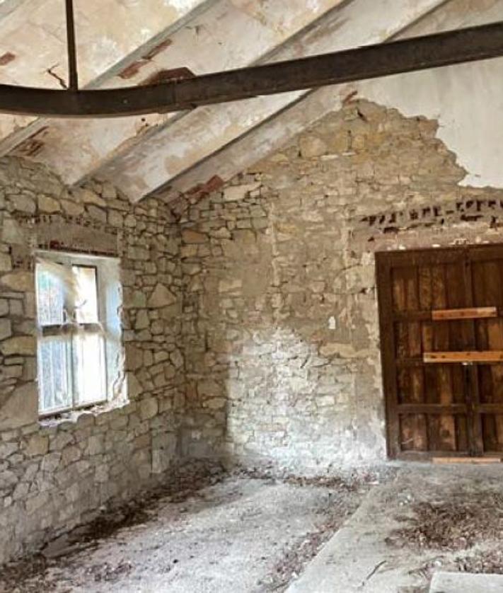 Imagen secundaria 2 - Detalles de la recreación del antiguo matadero y, en pequeño, el estado actual.