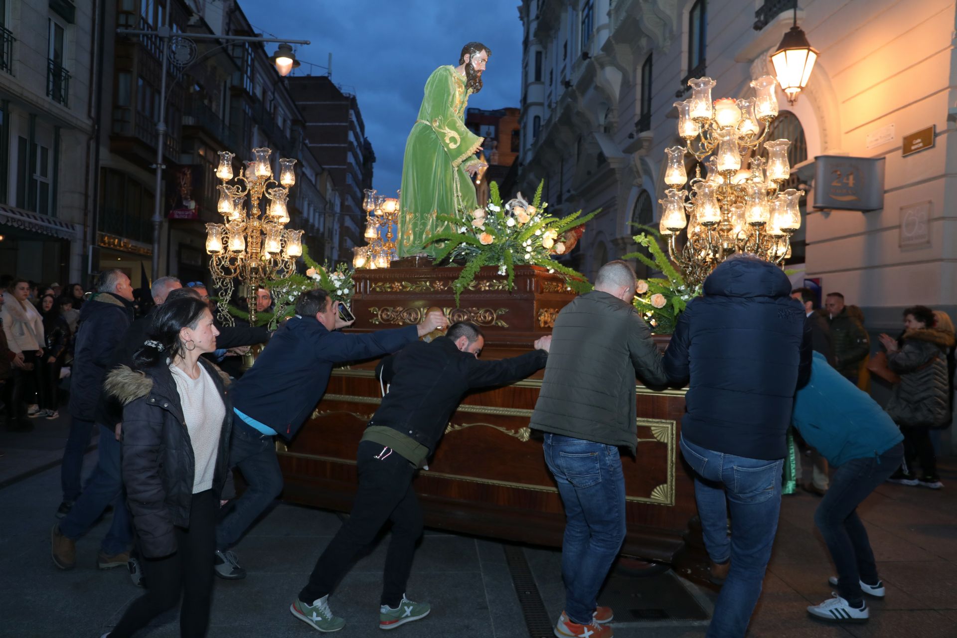 Músculo cofrade para la Vera Cruz