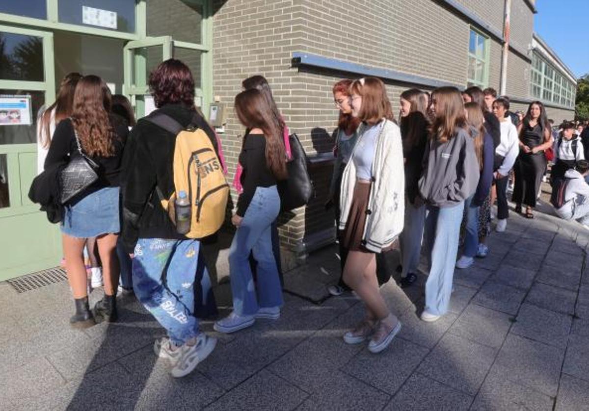 Alumnos en el primer día de clase en el Campus de Palencia.