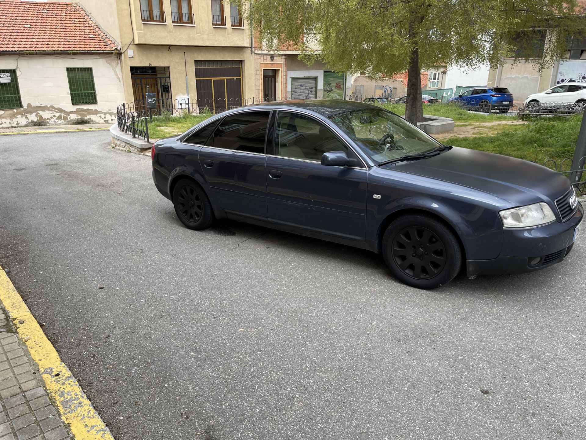 Fotos: coches mal aparcados en el centro de Segovia