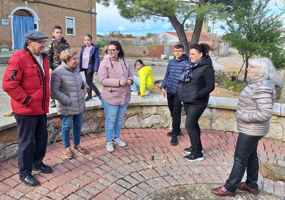 Vecinos de Villaesper: «Nos sentimos dejados de la mano de Dios»