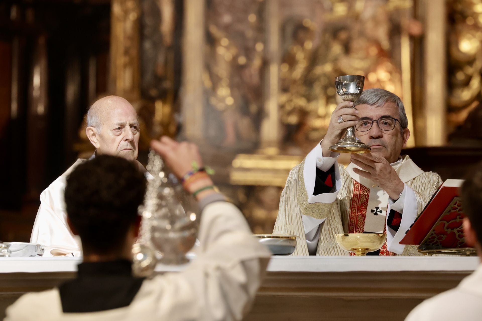 Las imágenes de la misa crismal de este Jueves Santo en Valladolid