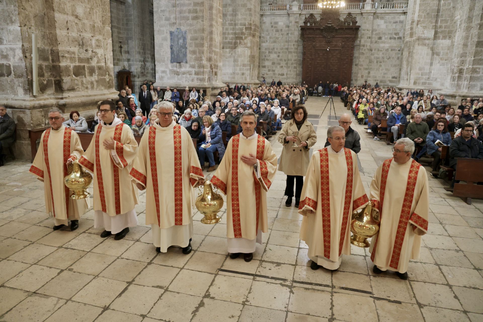 Las imágenes de la misa crismal de este Jueves Santo en Valladolid