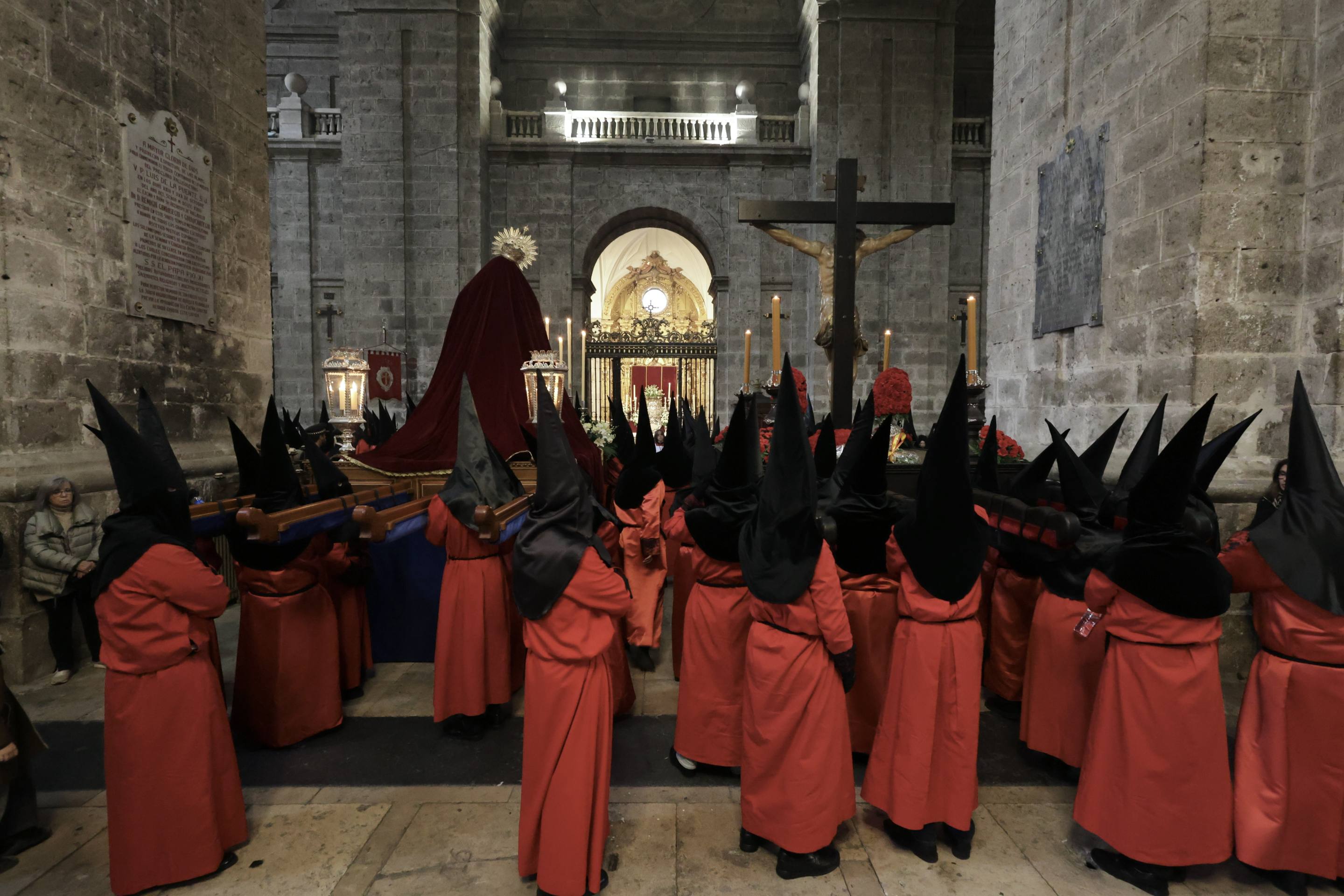 La procesión del Santísimo Cristo de la Preciosísima Sangre, en imágenes