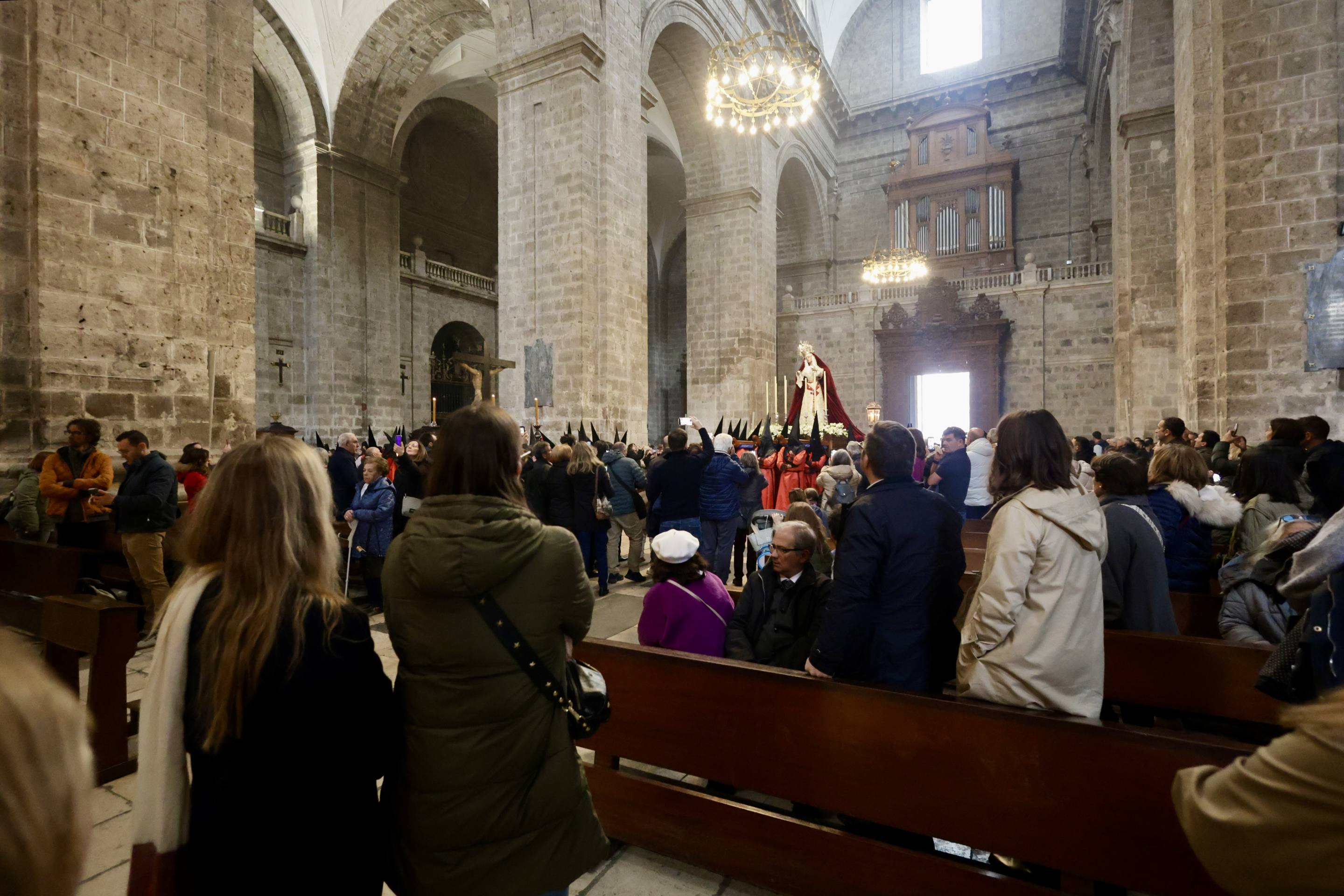 La procesión del Santísimo Cristo de la Preciosísima Sangre, en imágenes