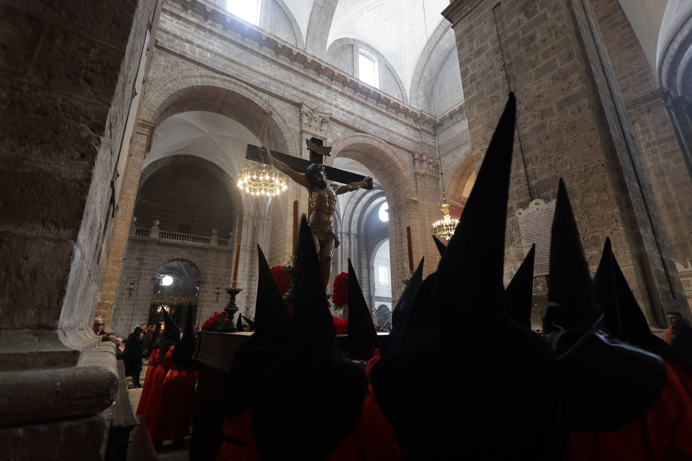 La procesión del Santísimo Cristo de la Preciosísima Sangre, en imágenes