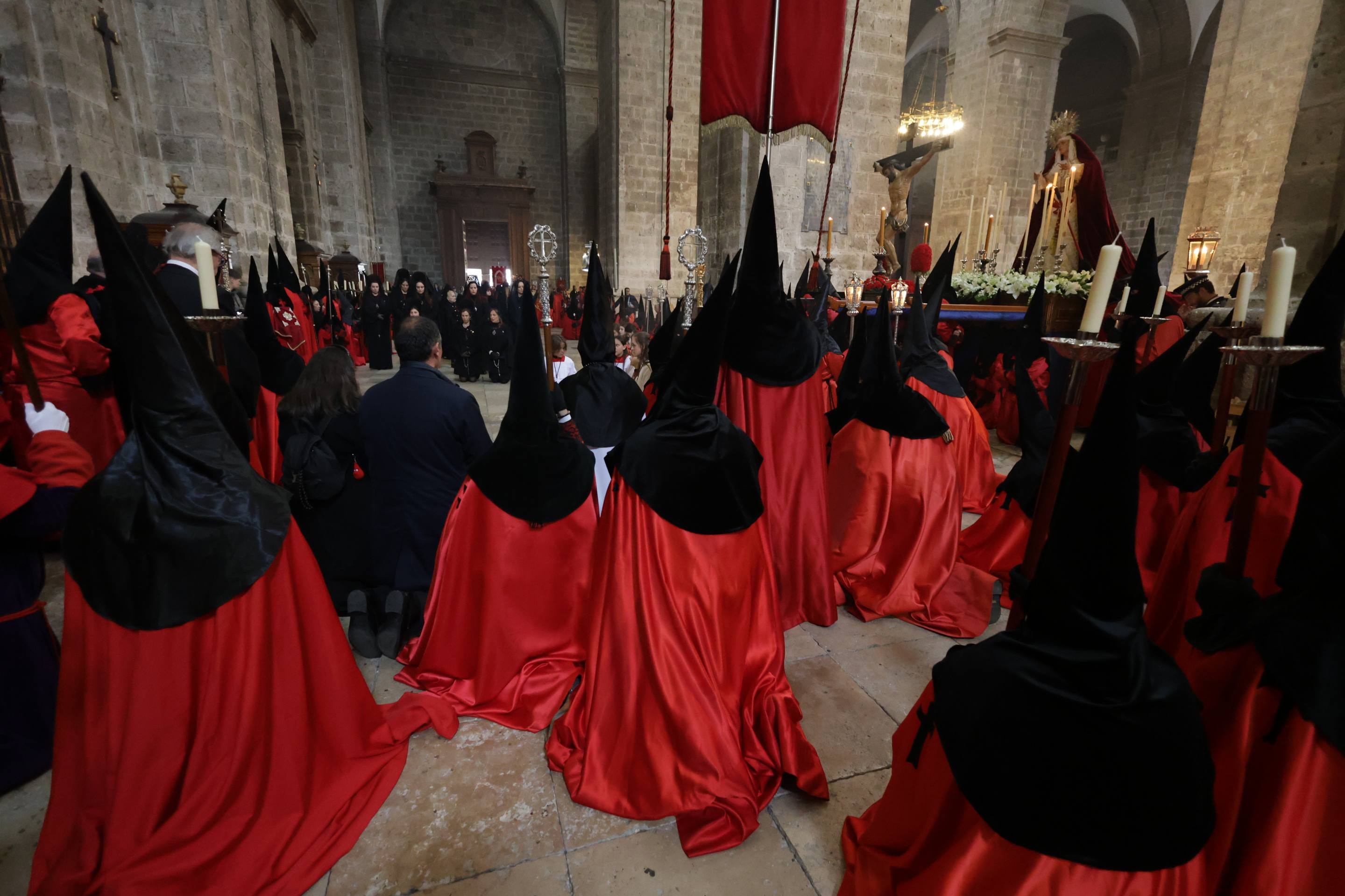 La procesión del Santísimo Cristo de la Preciosísima Sangre, en imágenes