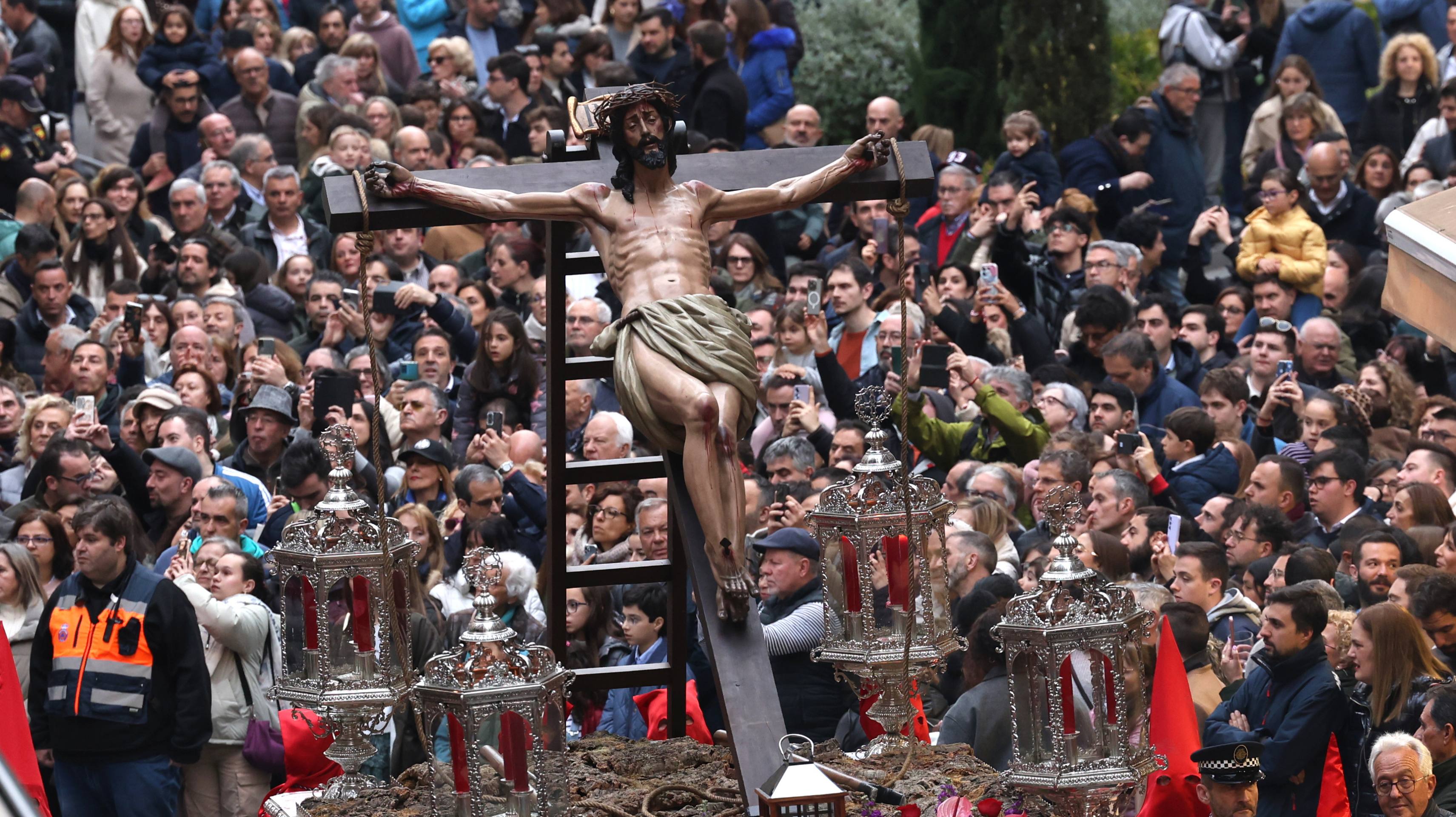 La procesión de la Exaltación de la Luz de Cristo, en imágenes