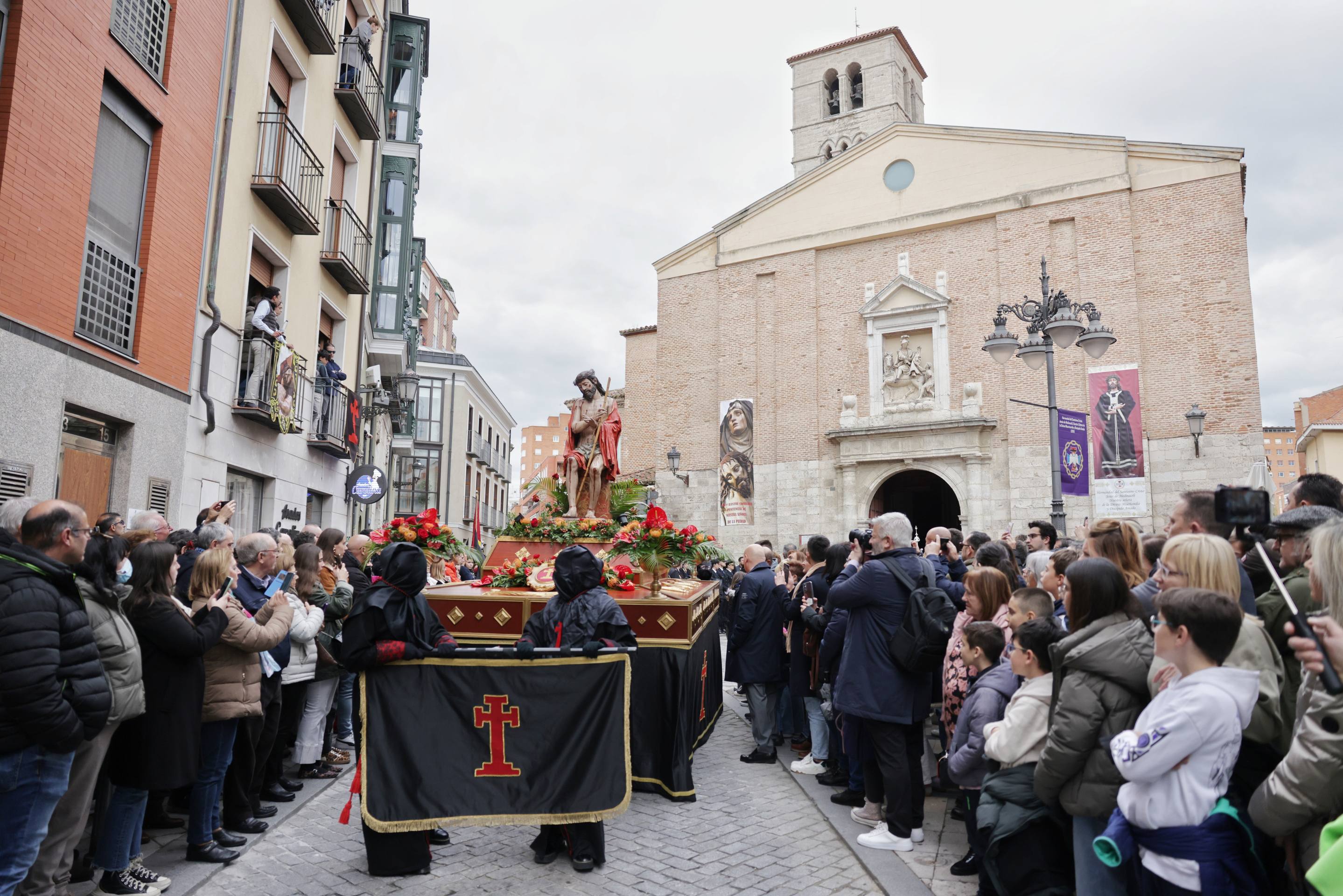 La procesión de Penitencia y Caridad, en imágenes