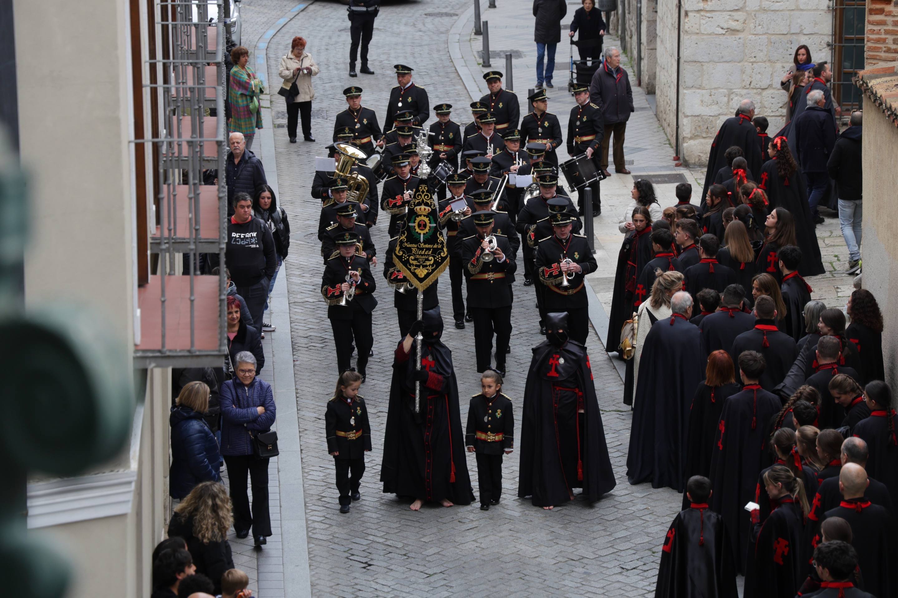 La procesión de Penitencia y Caridad, en imágenes