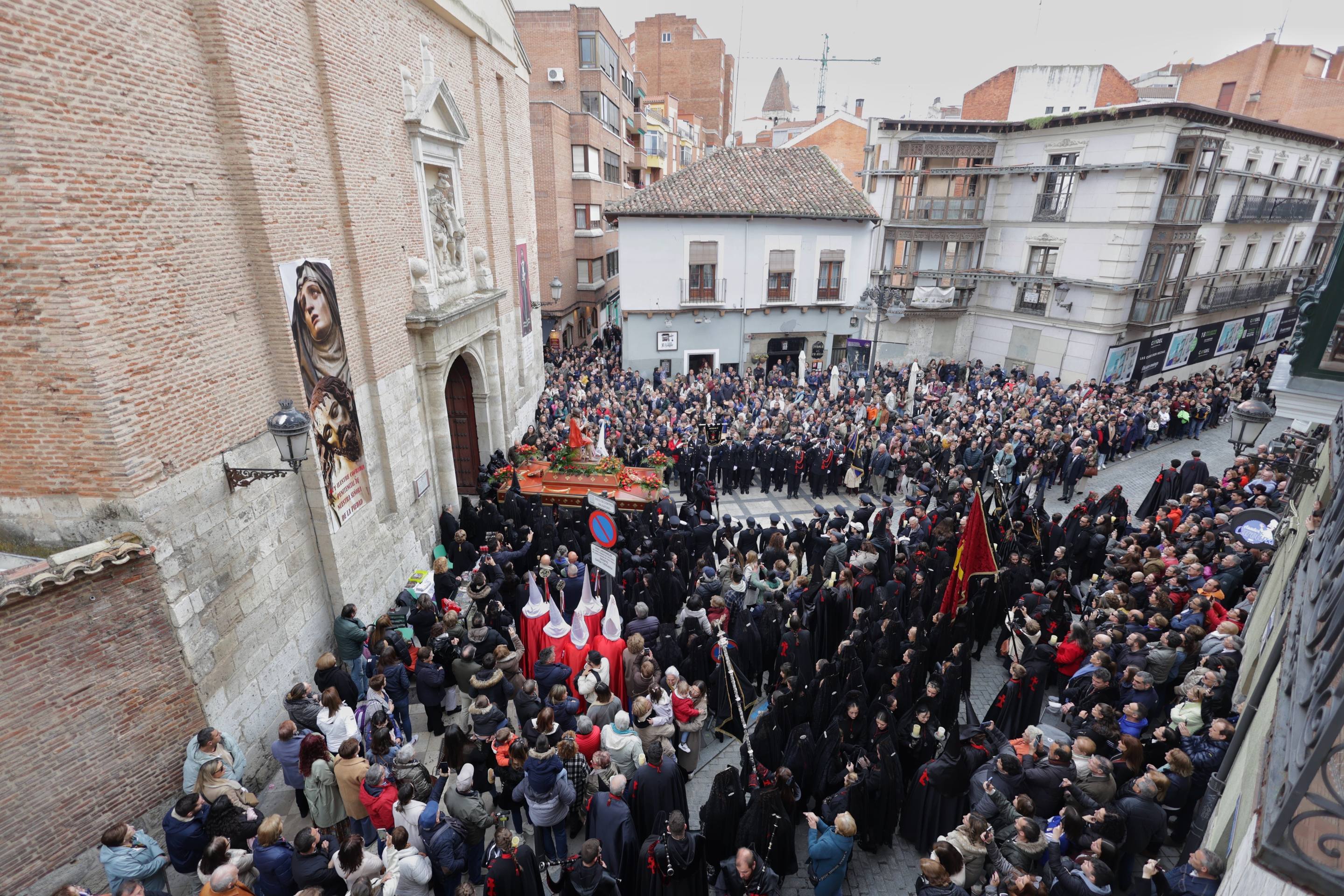 La procesión de Penitencia y Caridad, en imágenes