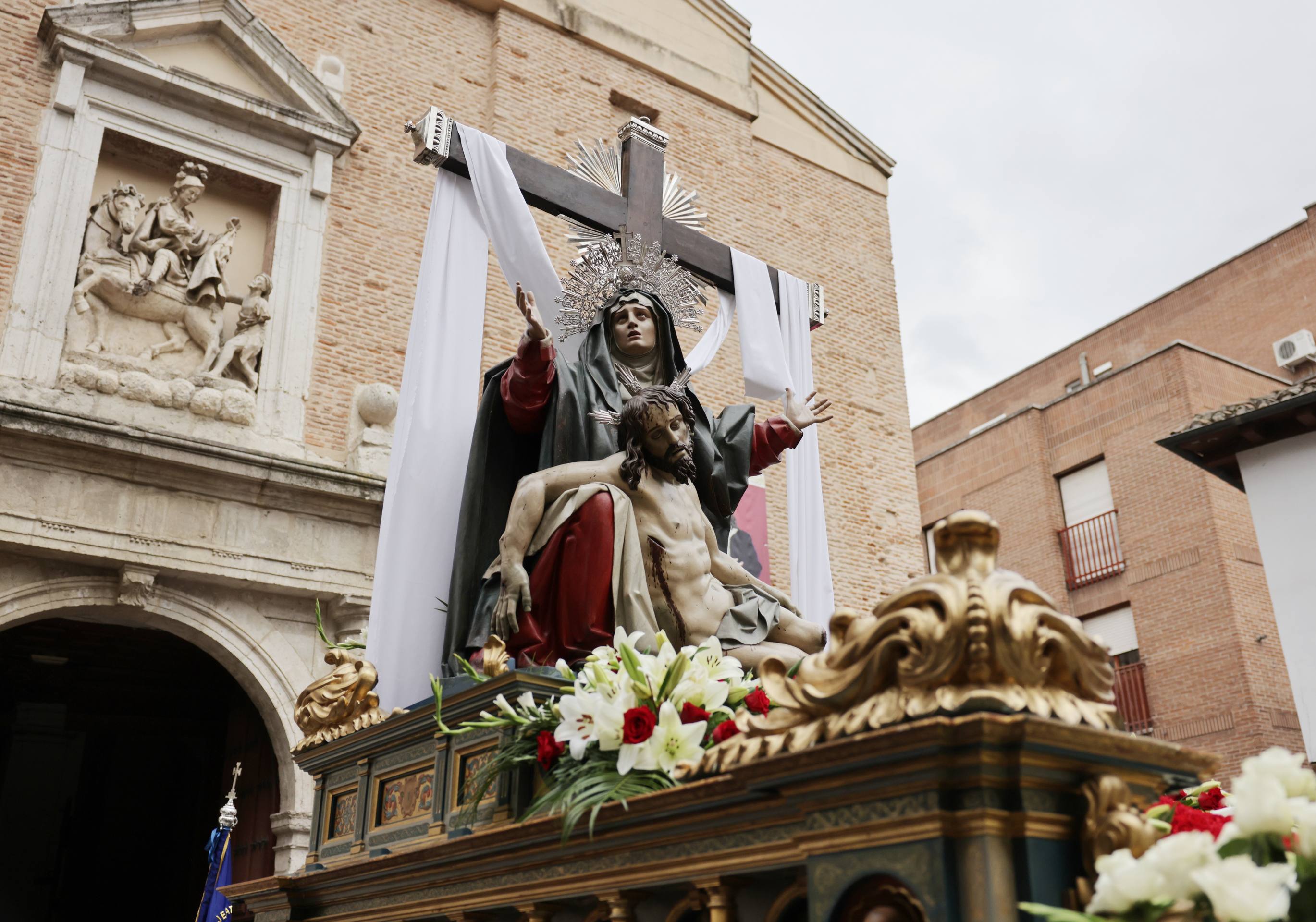 La procesión de Penitencia y Caridad, en imágenes