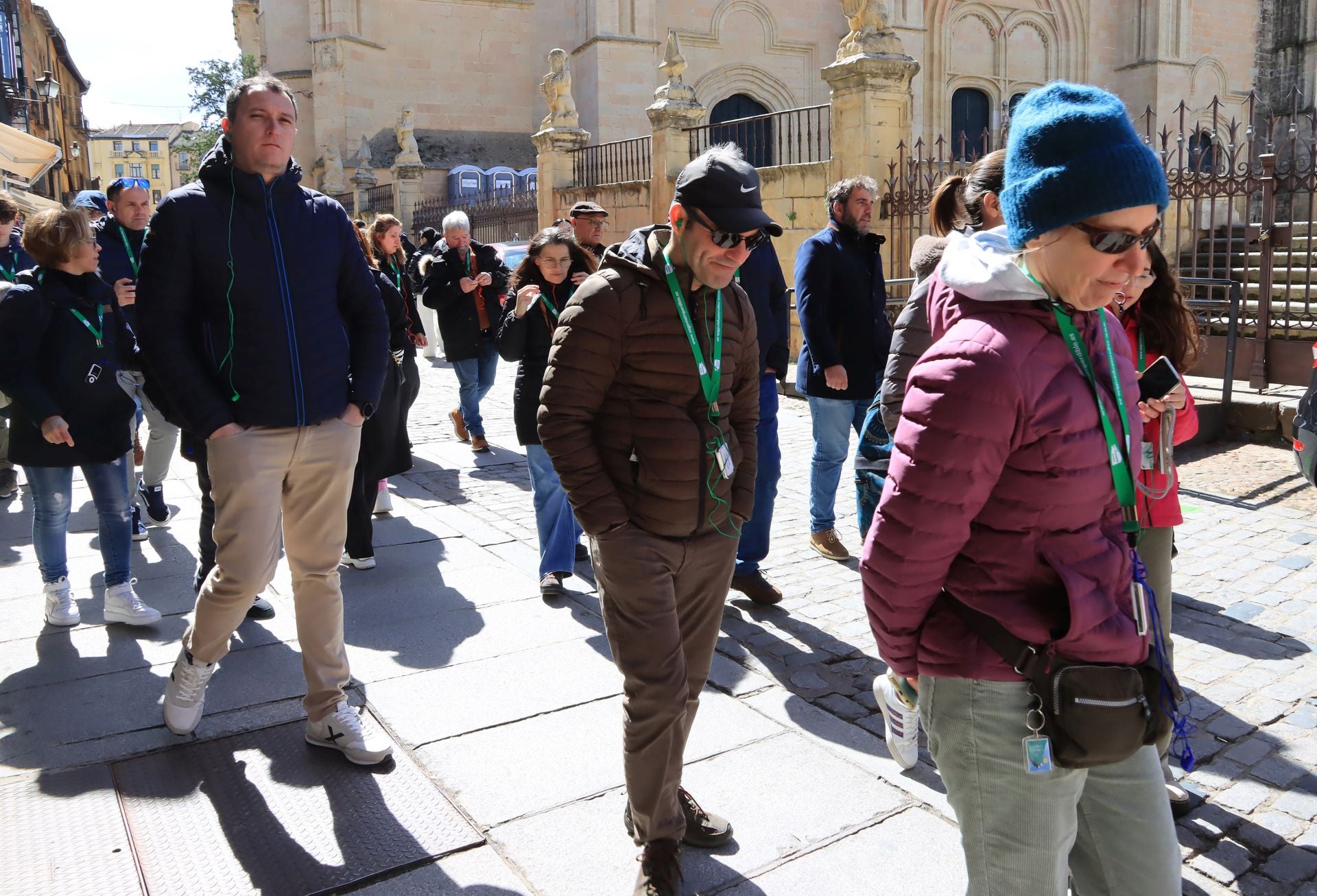 Fotos: avalancha de turistas en Segovia el Jueves Santo