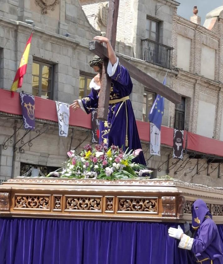 Imagen secundaria 2 - Varias estampas de las procesiones del Viernes Santo de Valladolid.