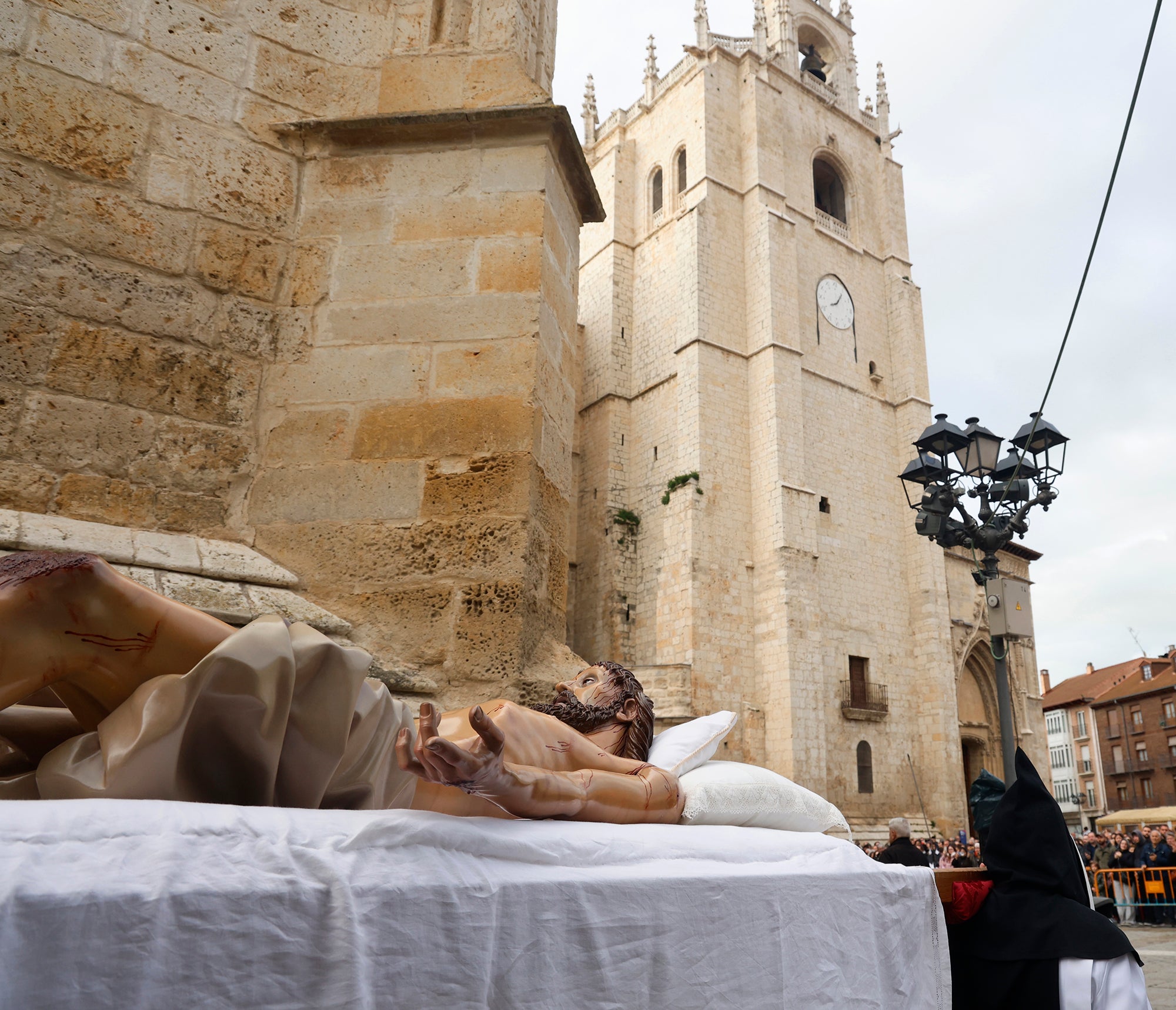 Función del Descendimiento en la plaza de la Inmaculada