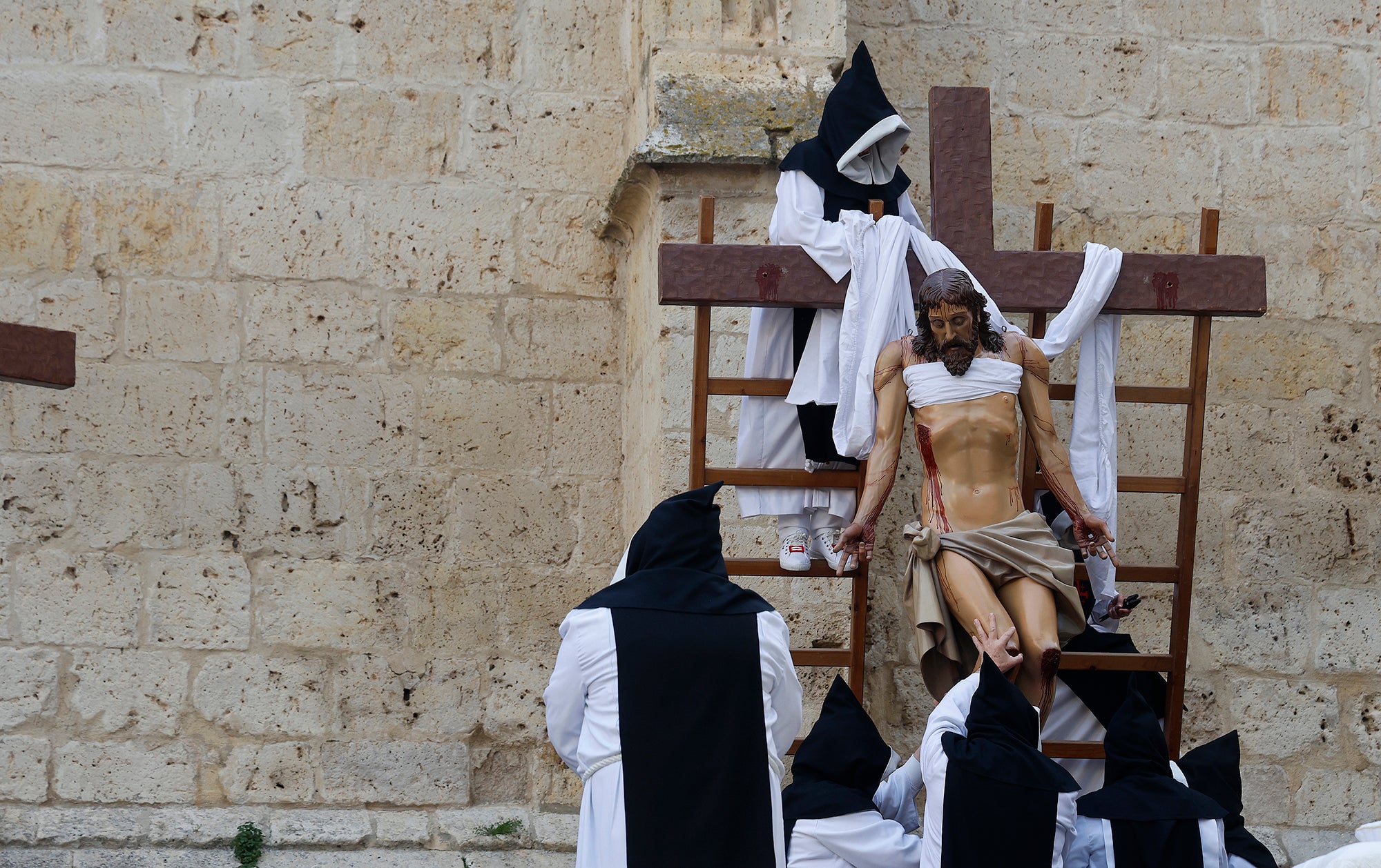 Función del Descendimiento en la plaza de la Inmaculada