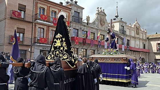 Dos procesiones protagonizan la mañana del Viernes Santo en Medina del Campo