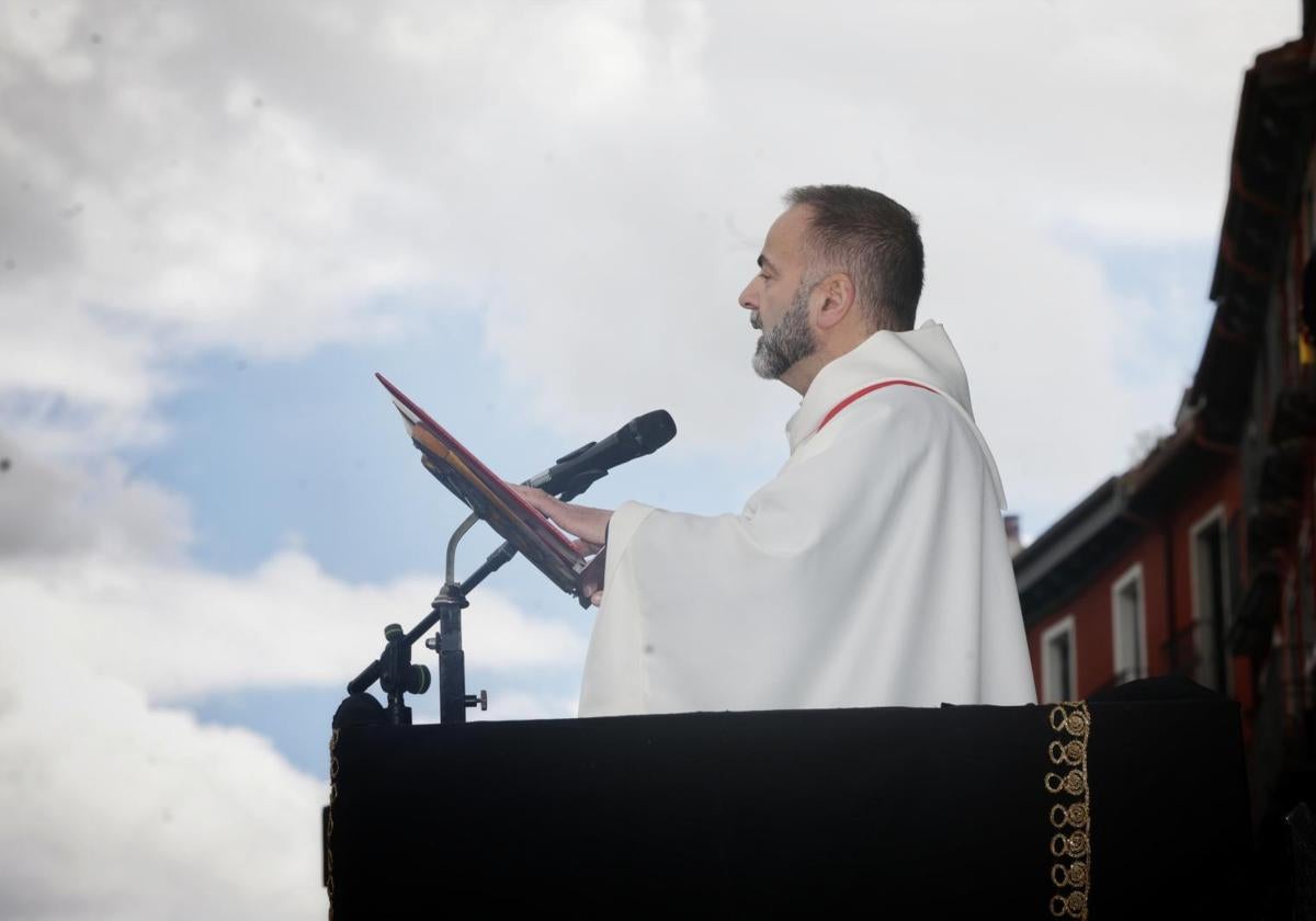El sacerdote vallisoletano, durante el Sermón de las Siete Palabras.