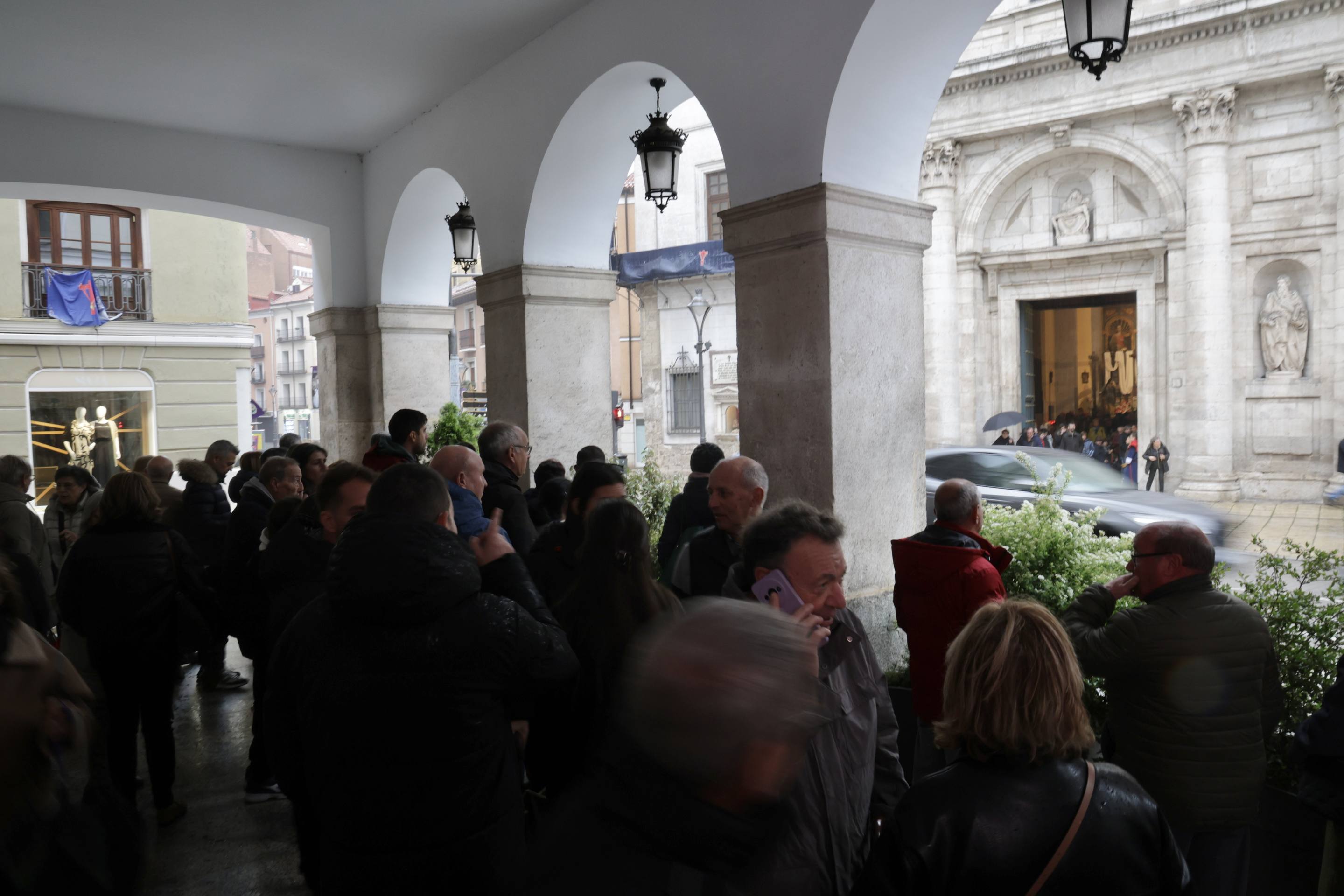 Las imágenes de la suspensión de la Procesión General del Viernes Santo