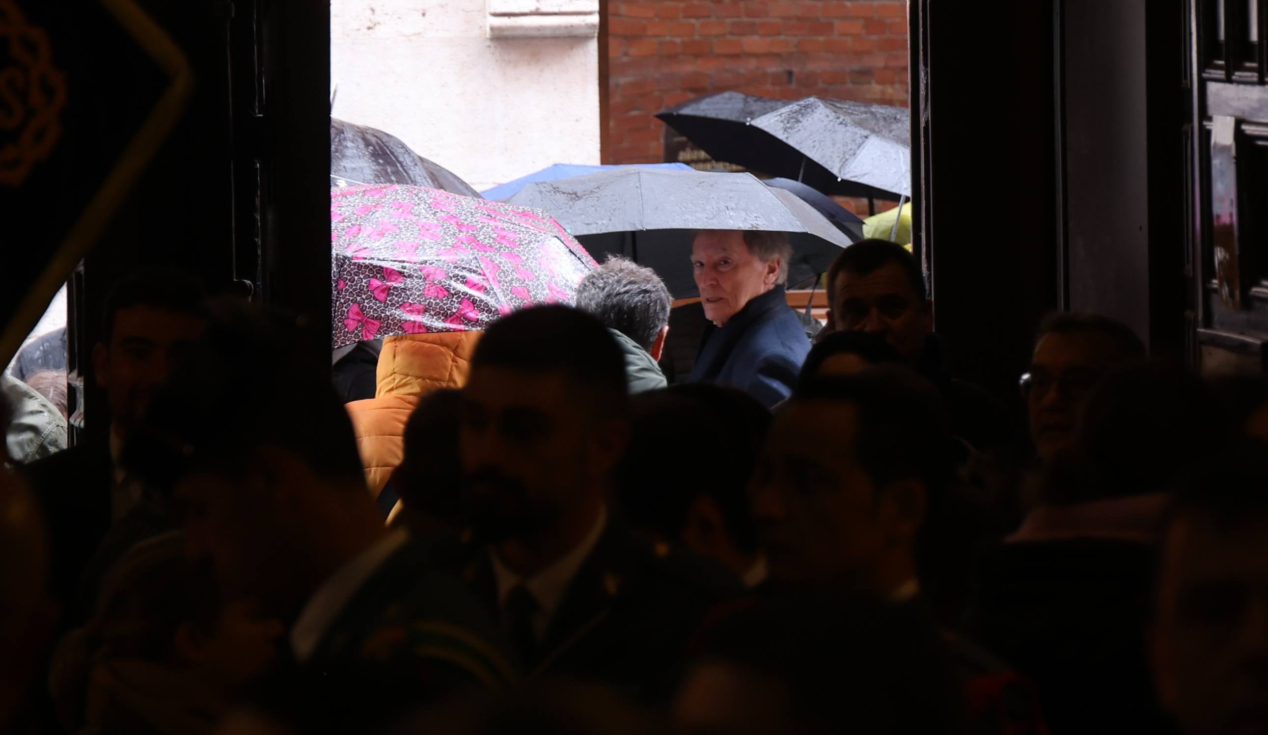 Las imágenes de la suspensión de la Procesión General del Viernes Santo
