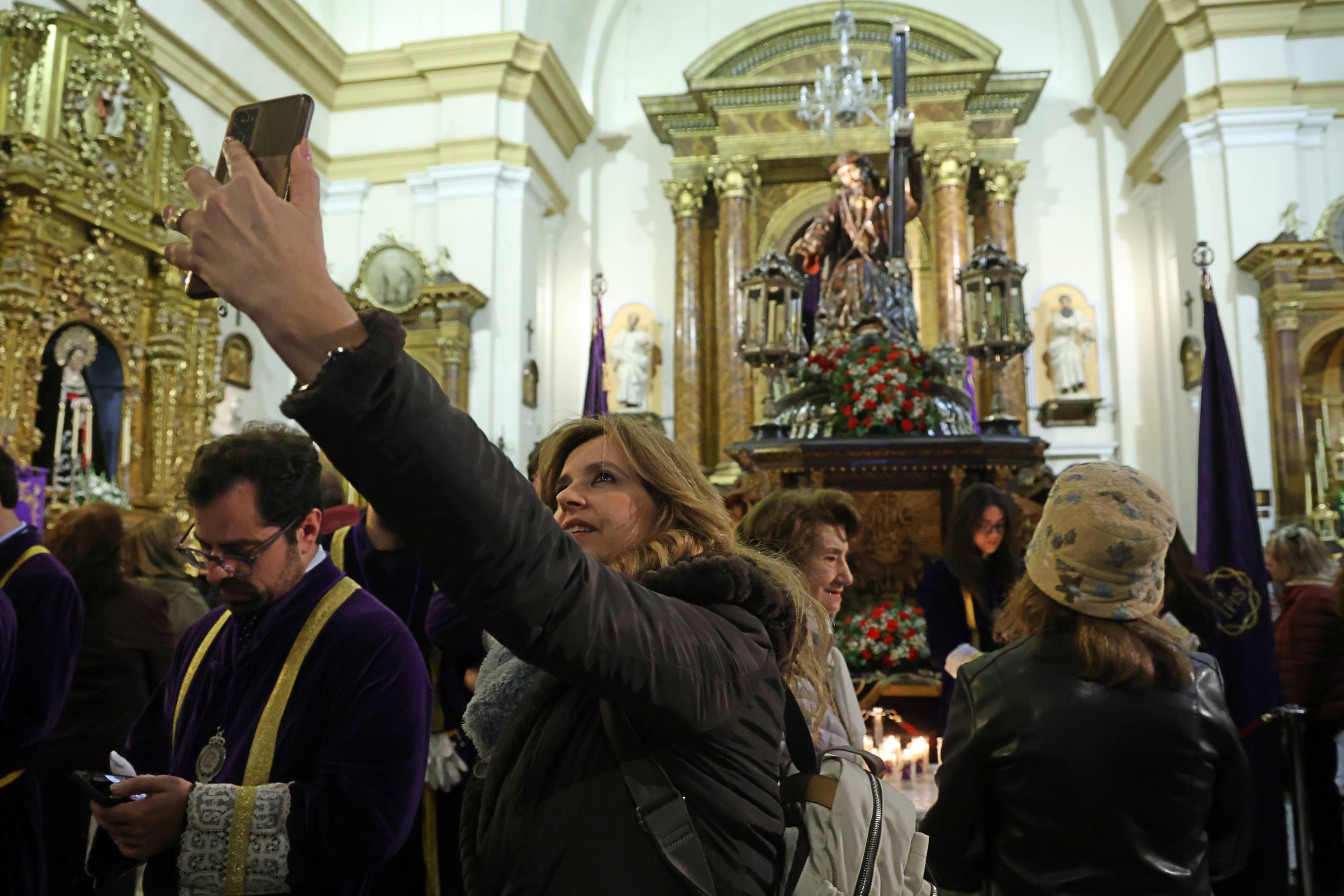 Las imágenes de la suspensión de la Procesión General del Viernes Santo