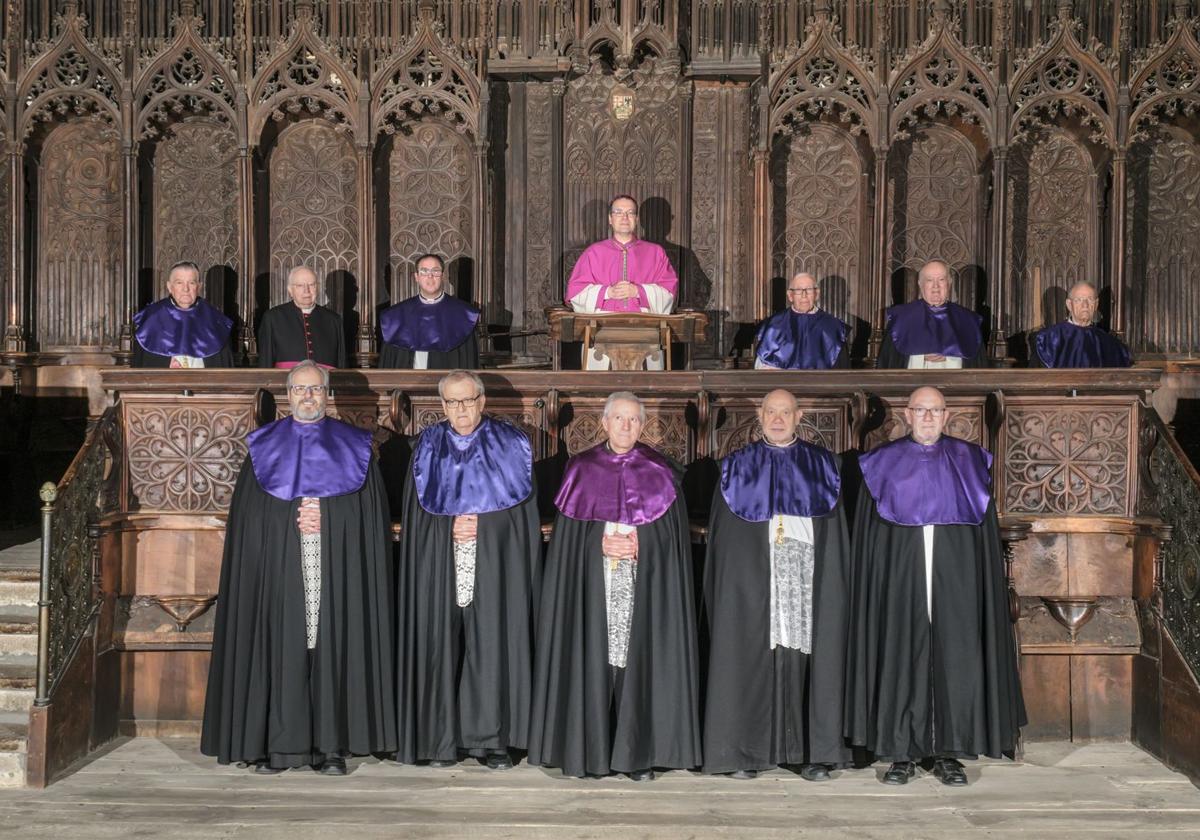 Doce canónigos integran el gobierno de la Catedral
