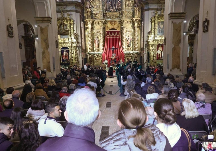 Expectación para el Ofrecimiento de los Dolores de Valladolid a la Santísima Virgen celebrado este sábado en la iglesia de la Vera Cruz