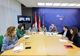 El PSOE de Castilla y León inicia nueva etapa con media revolución en las Cortes