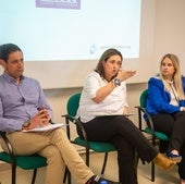 Isaac de Prado, Sagrario Reguero y Ana Rosa García Benito, durante la mesa redonda.