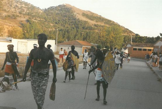 Miembros de la peña 'Incógnita', vencedora en el desfile de las fiestas del año 1992.