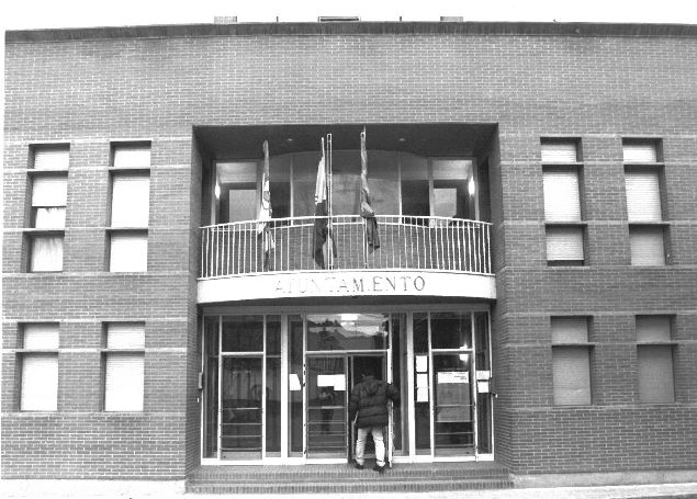 Fachada del Ayuntamiento en una imagen de febrero de 1995.