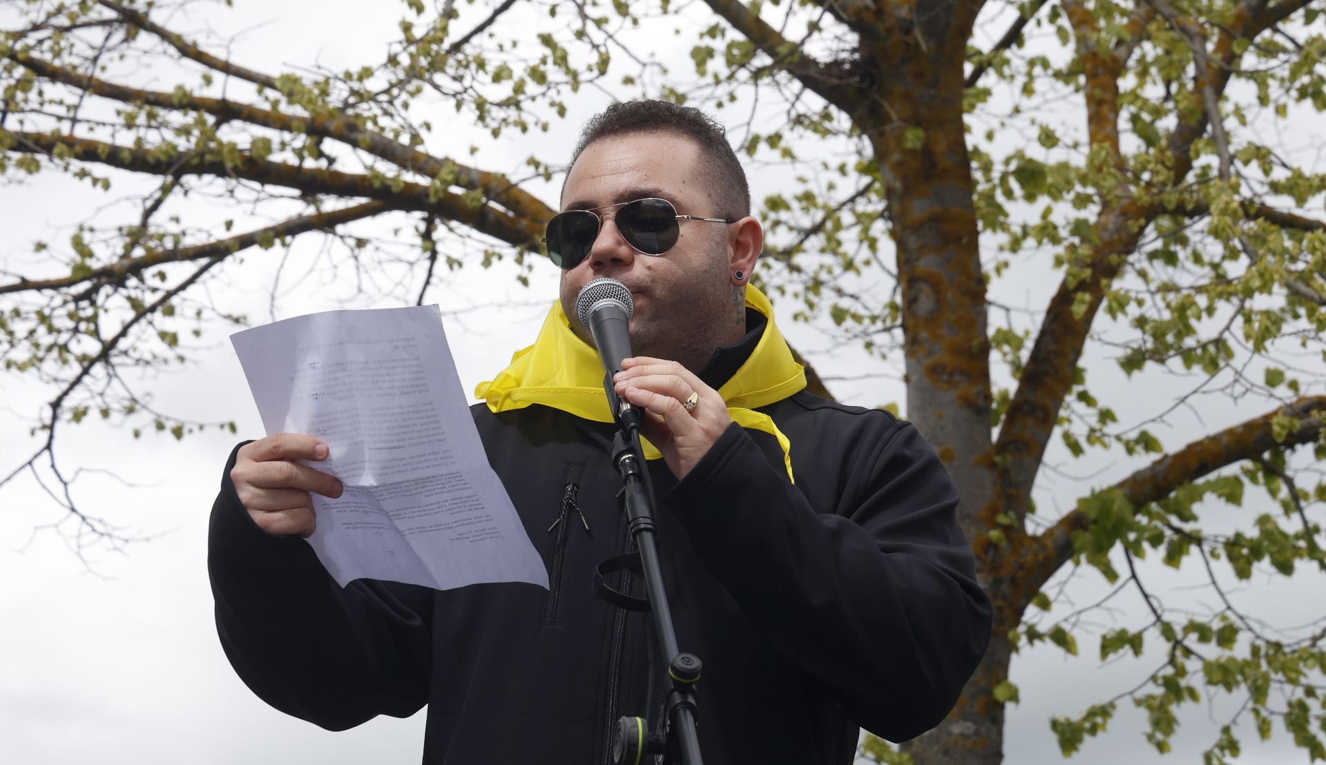 El barrio del Cristo enciende el cohetón de las fiestas