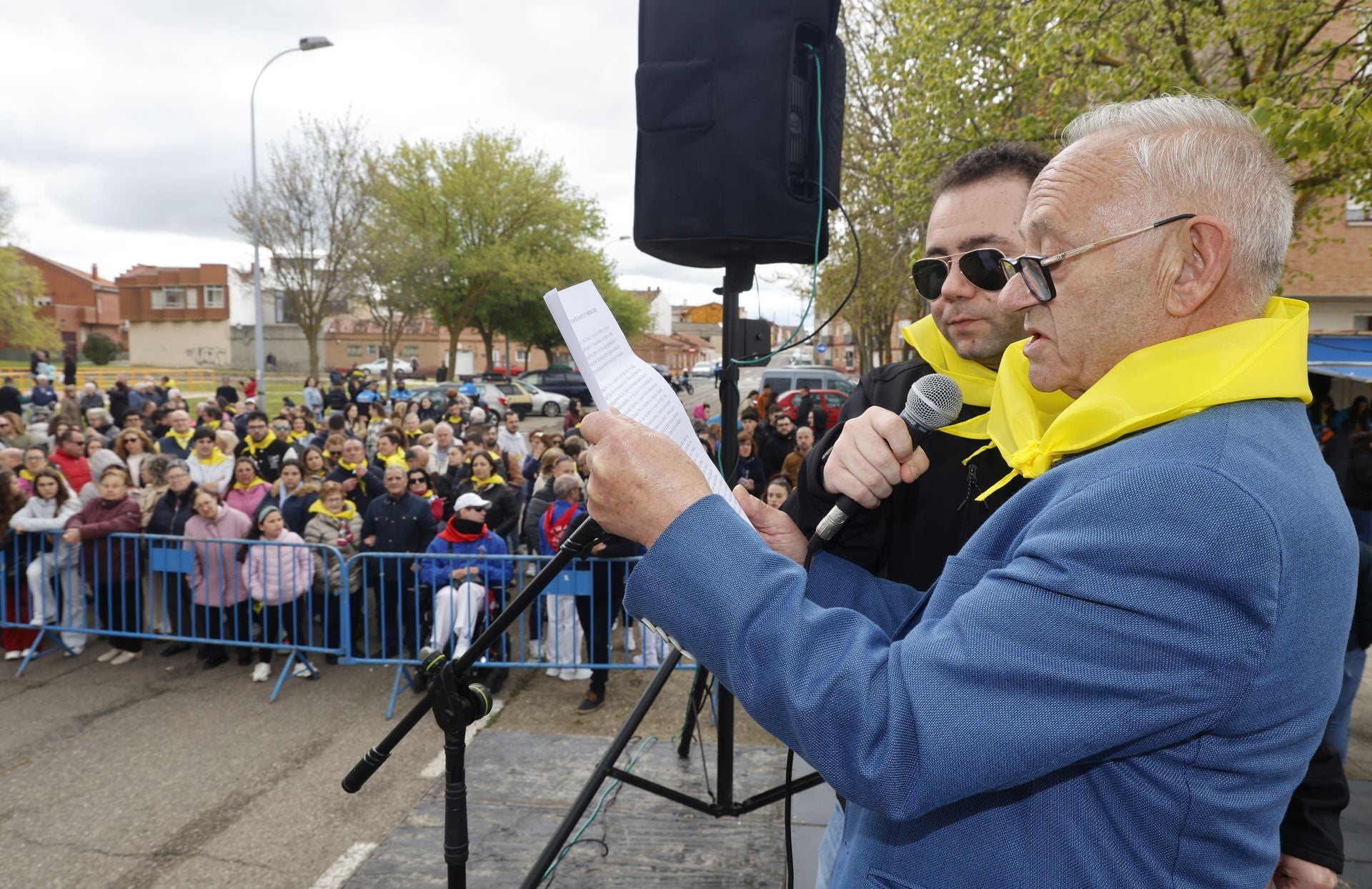 El barrio del Cristo enciende el cohetón de las fiestas